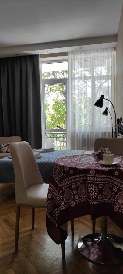Tranquil Apartment In Vake Tiflis Exterior foto
